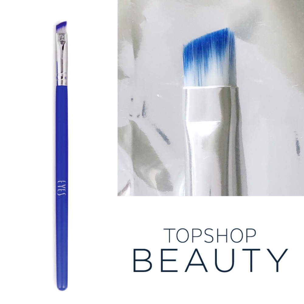 ⭐️ Bundle Deal: 🆕 Topshop Slant Eyeshadow Brush